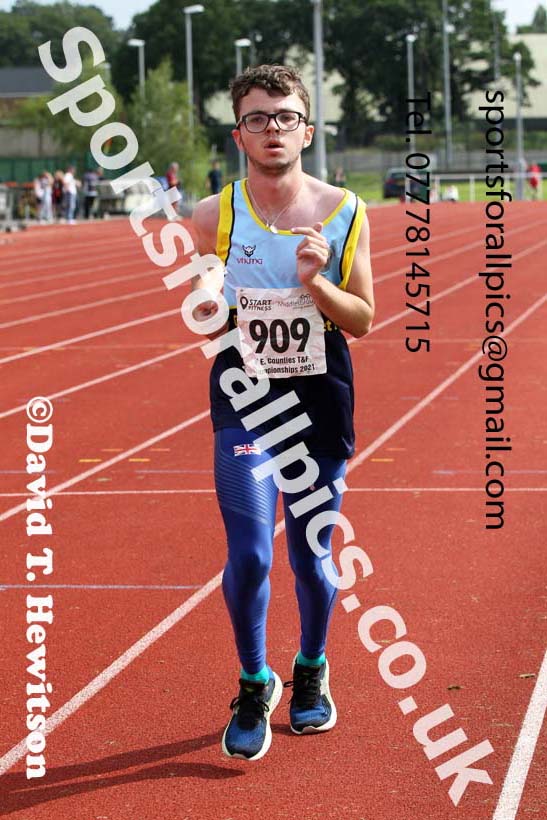 Mens and Boys 5000 metres, 2021 North Eastern Track and Field Champs., Middesbrough. Photo: David T. Hewitson/Sports for All Pics